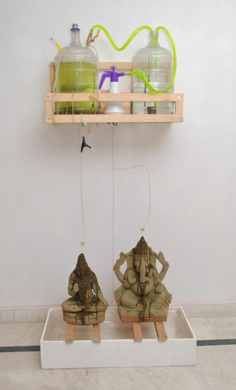 Jungle Me, Machine 5, Bioreactor, Algae, Statues, Yamuna River water, by Green Riot 2014